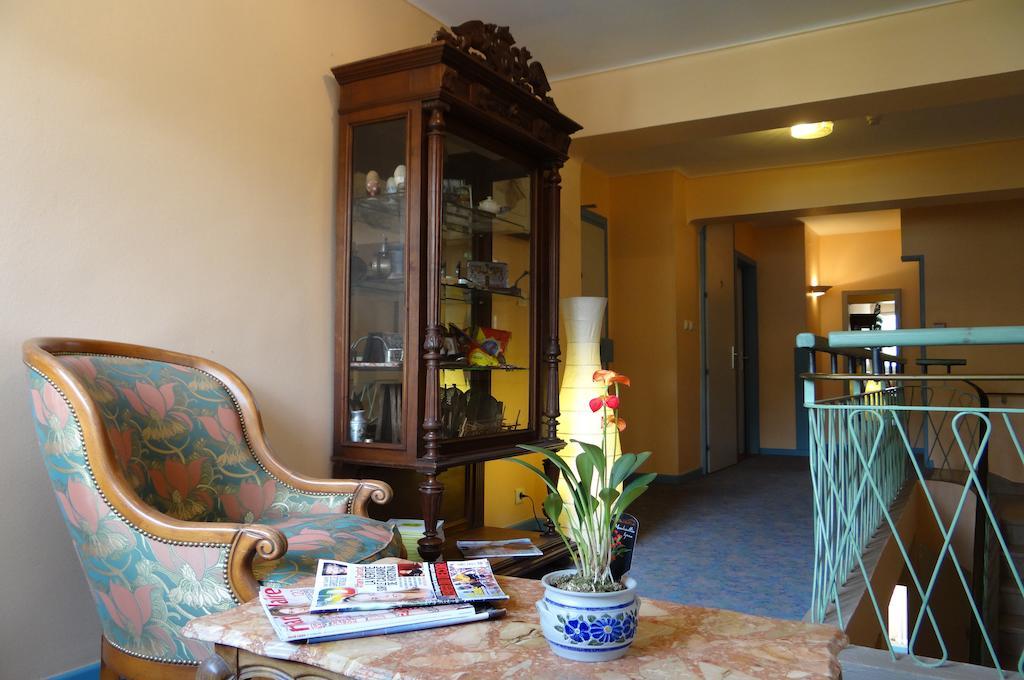 Logis Hotel - Restaurant Aux Bruyeres Orbey Buitenkant foto