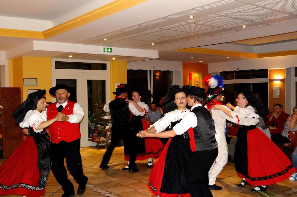 Logis Hotel - Restaurant Aux Bruyeres Orbey Buitenkant foto